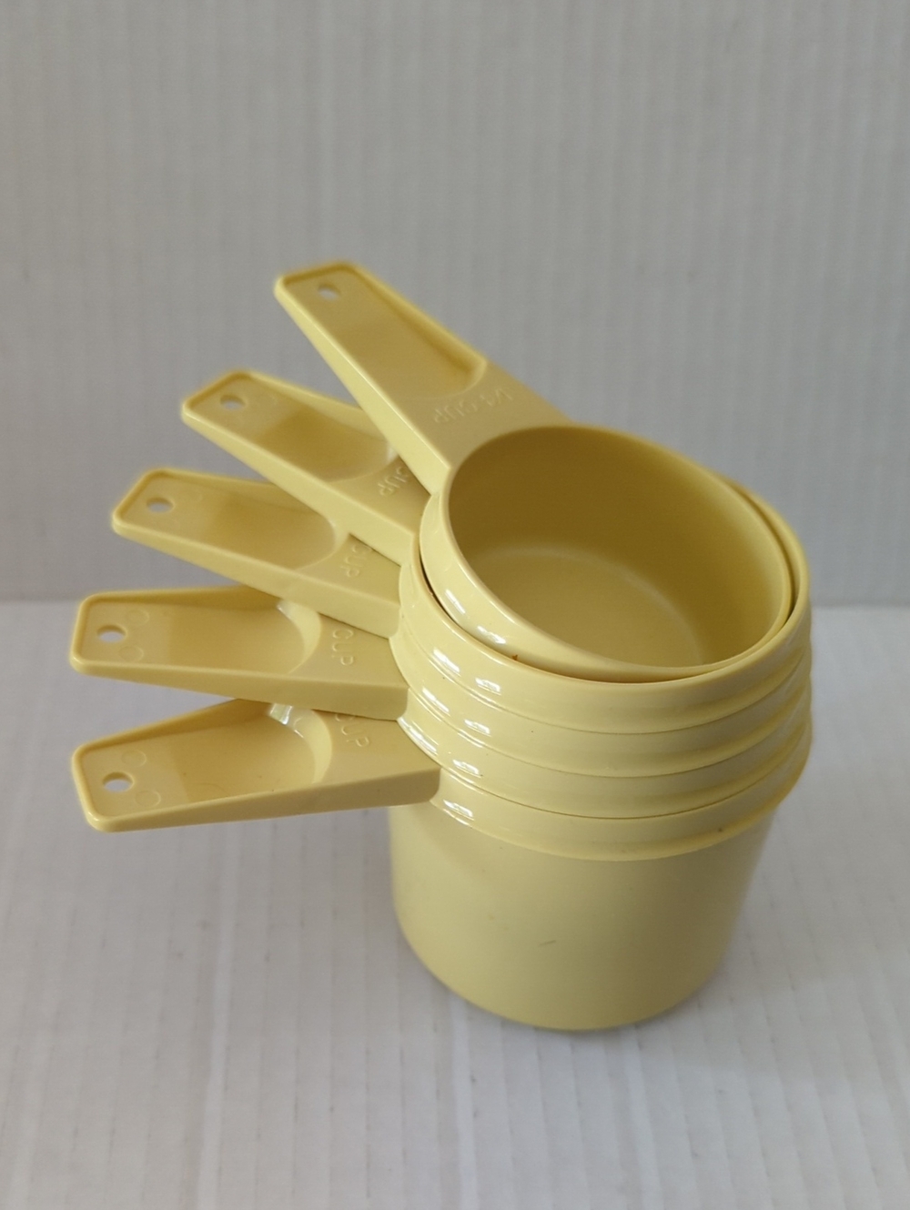 Vintage Tupperware Harvest Gold Measuring Cups - Set of 5